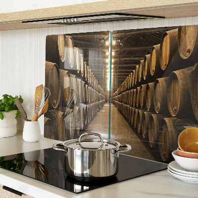 Glas schneidebrett Innenansicht eines Weinguts mit Fässern