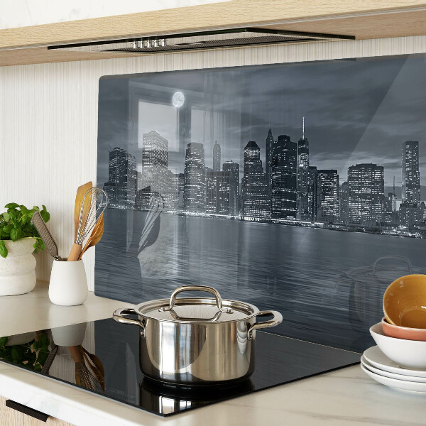 Schneidebrett Glas mit Motiv einer nächtlichen Stadtansicht