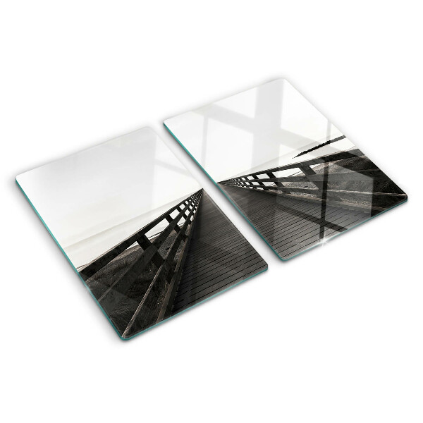 Schneidebrett mit Holzgriff in Form einer Brücke über dem Wasser