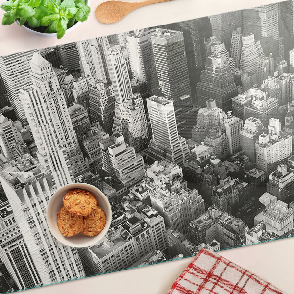 Schneidebrett mit einem Vogelperspektiven-Motiv der Stadt