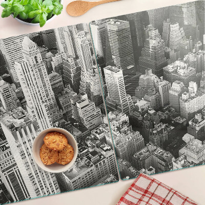 Schneidebrett mit einem Vogelperspektiven-Motiv der Stadt