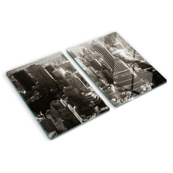 Glas-Schneidebrett mit Panorama der Stadt in Schwarz-Weiß-Tönen