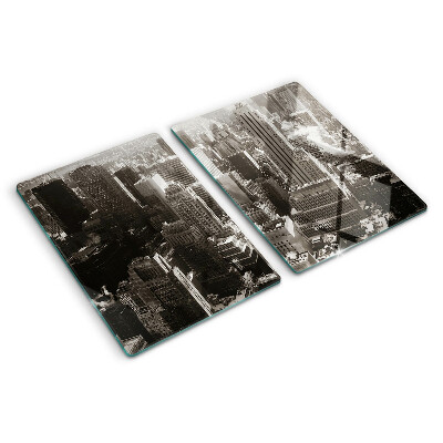 Glas-Schneidebrett mit Panorama der Stadt in Schwarz-Weiß-Tönen