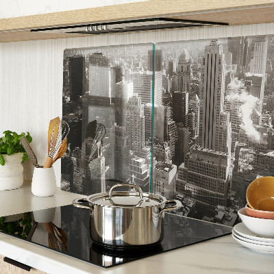 Glas-Schneidebrett mit Panorama der Stadt in Schwarz-Weiß-Tönen