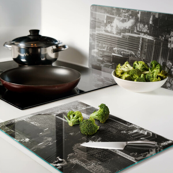 Glas schneidebrett Panorama der Stadt in Schwarz-Weiß-Tönen