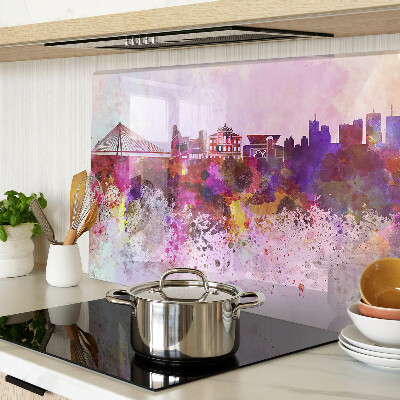 Schneidebrett mit einem Aquarellmotiv einer Stadt