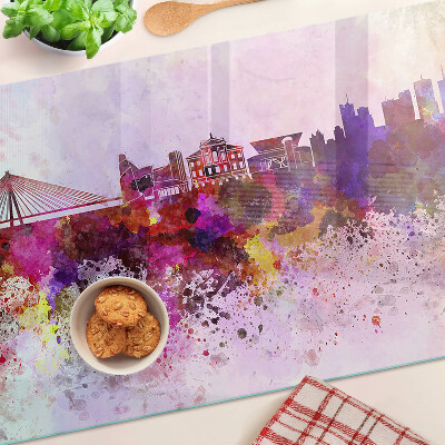 Schneidebrett mit einem Aquarellmotiv einer Stadt