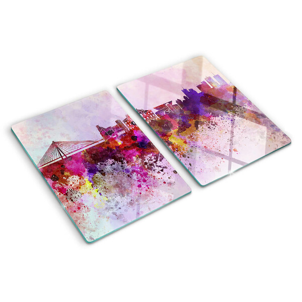 Schneidebrett mit einem Aquarellmotiv einer Stadt