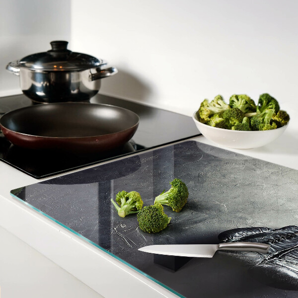 Schneidebrett glas Ein Sessel in einem minimalistischen Interieur