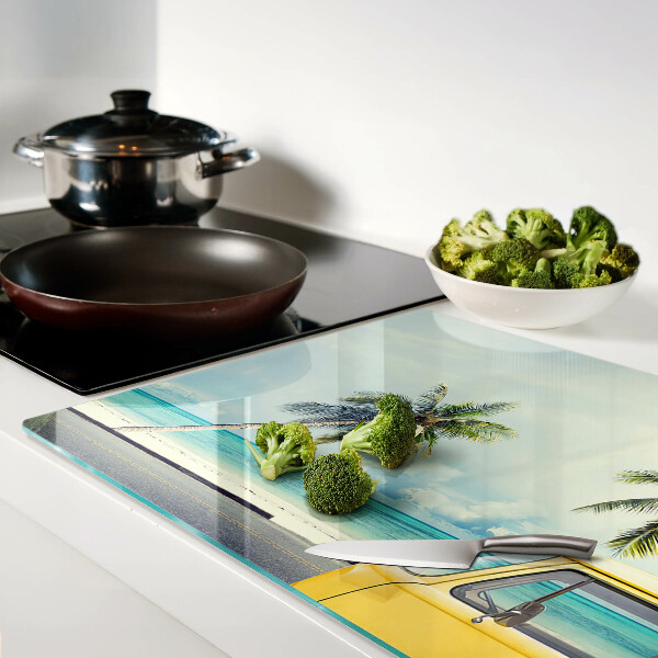 Glas schneidebrett Strand mit Palmen und einem Auto