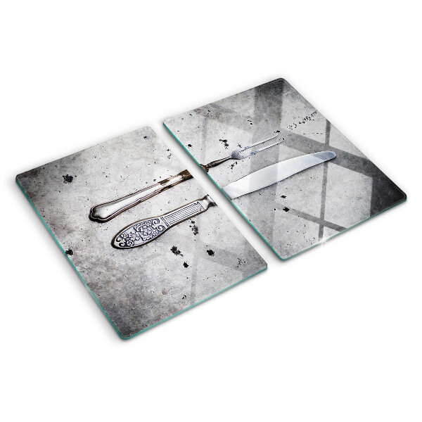 Schneidebrett Besteck auf Betongrund