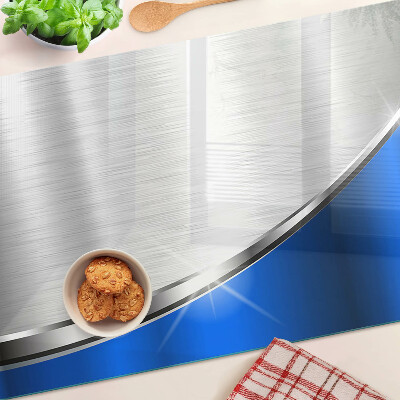 Schneidebrett mit metallischem Muster und blauen Akzenten