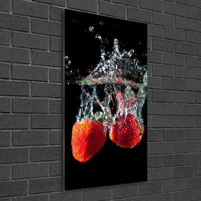 Bild auf Acrylglas vertikal Erdbeeren unter Wasser