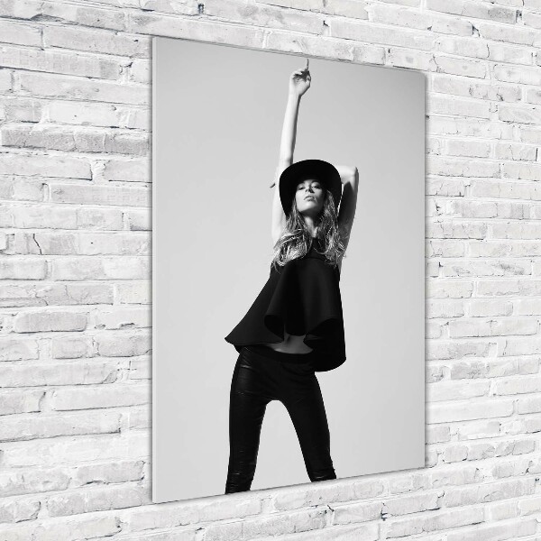 Bild auf Acrylglas vertikal Frau in Schwarz