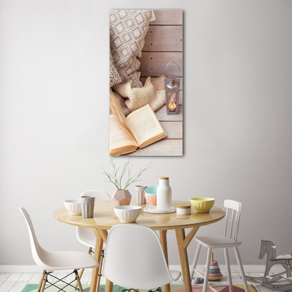 Glasbild vertikales Entspannung mit einem Buch