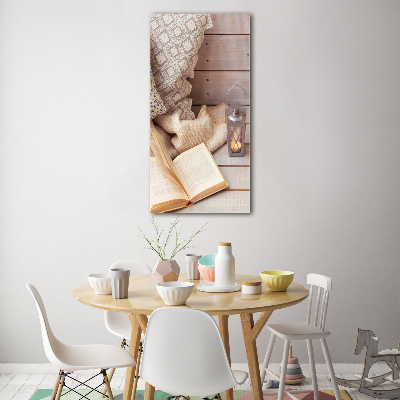 Glasbild vertikales Entspannung mit einem Buch