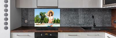 Küchen wandpaneel Frau am Pool