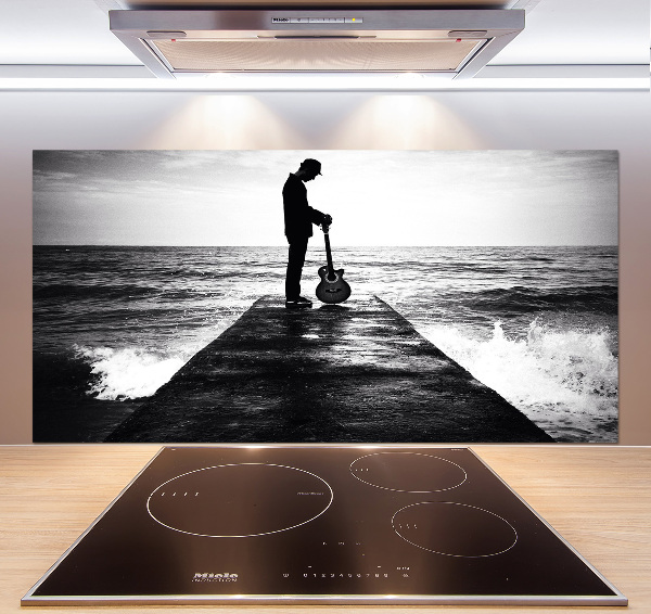 Glasrückwand für die küche Gitarrist auf dem Pier