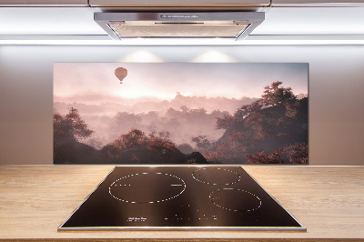 Glasrückwand für die küche Ballonfahrt über dem Wald