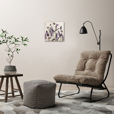 Wanduhr modern quadratisch Lavendel auf Holz