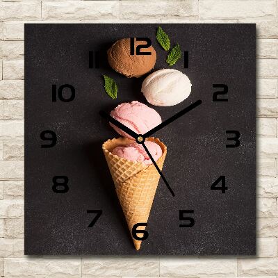 Wanduhr quadratisch Eiscreme in einer Waffeltüte