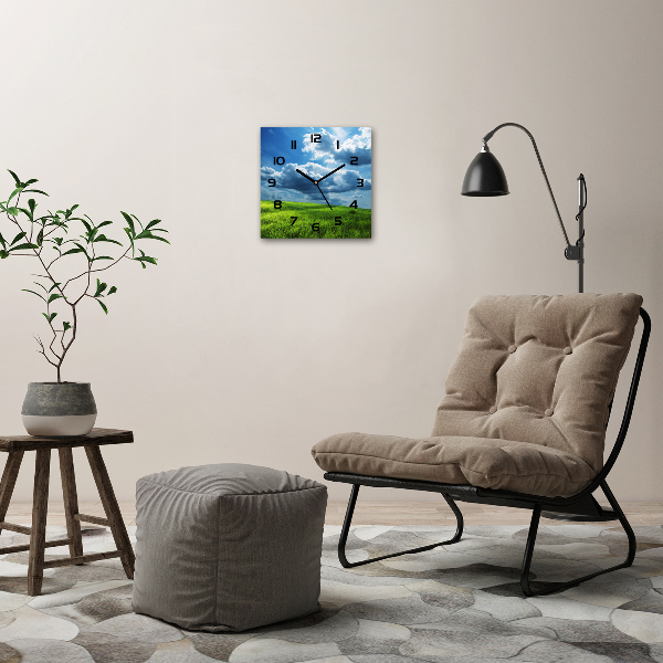 Wanduhr quadratisch Wolken über dem Feld
