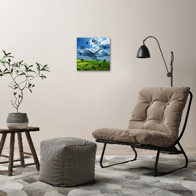 Wanduhr quadratisch Wolken über dem Feld