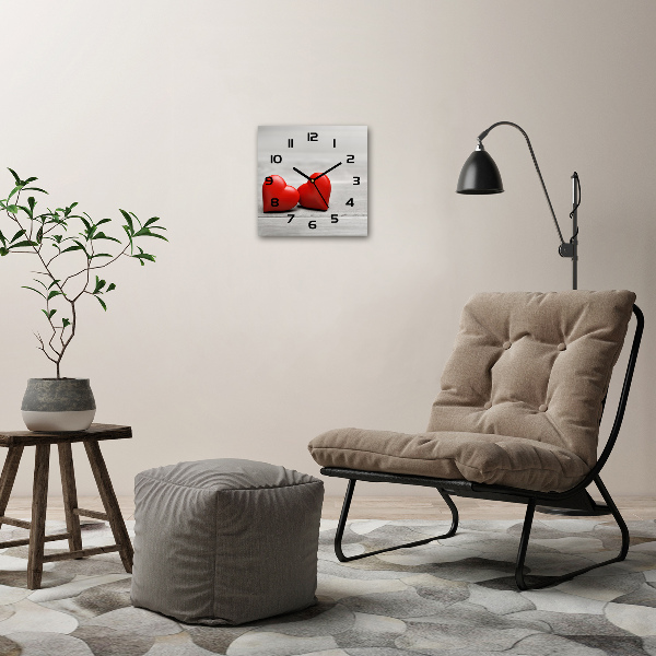 Wanduhr modern quadratisch Herzen auf Holz