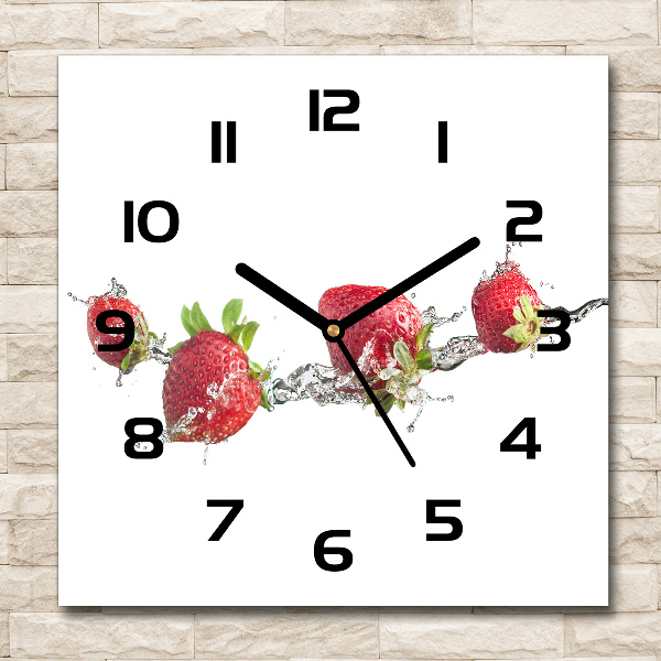Wanduhr modern quadratisch Erdbeeren und Wasser