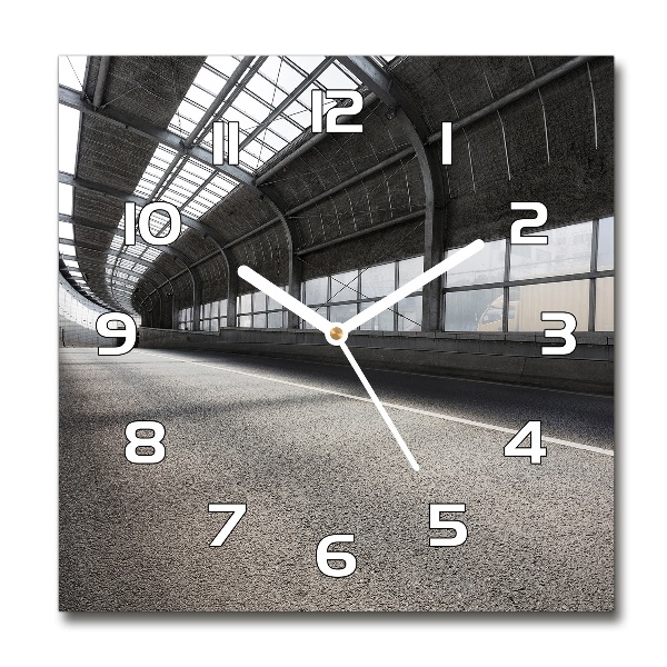 Wanduhr modern quadratisch Straße im Tunnel