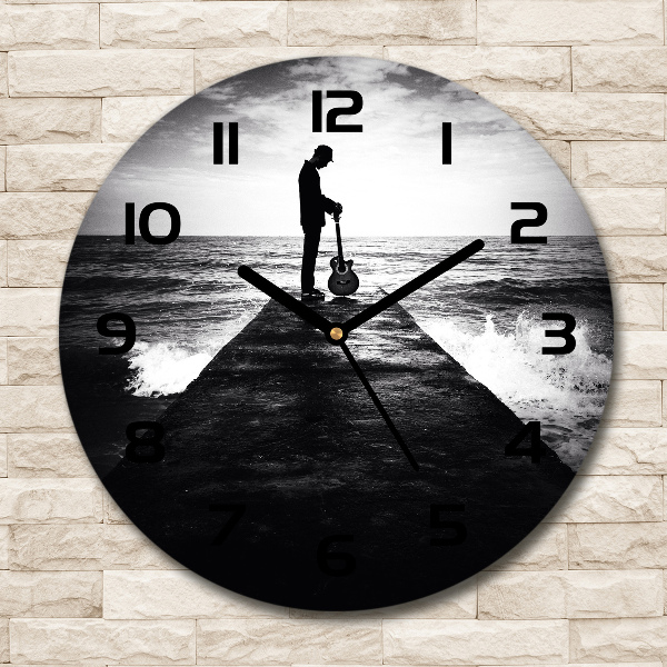 Wanduhr rund Gitarrist auf dem Pier