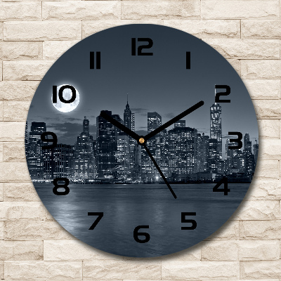 Wanduhr rund New York bei Nacht