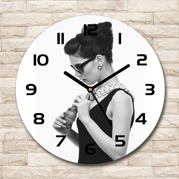 Wanduhr rund Frau mit Brille