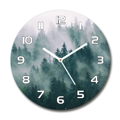 Wanduhr rund Nebel über dem Wald
