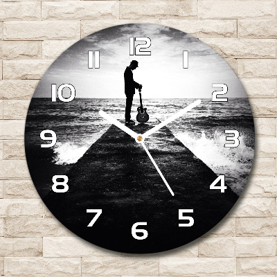 Wanduhr rund Gitarrist auf dem Pier