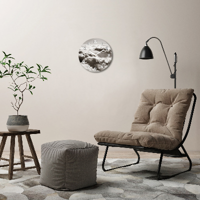 Wanduhr rund Wolken aus der Vogelperspektive