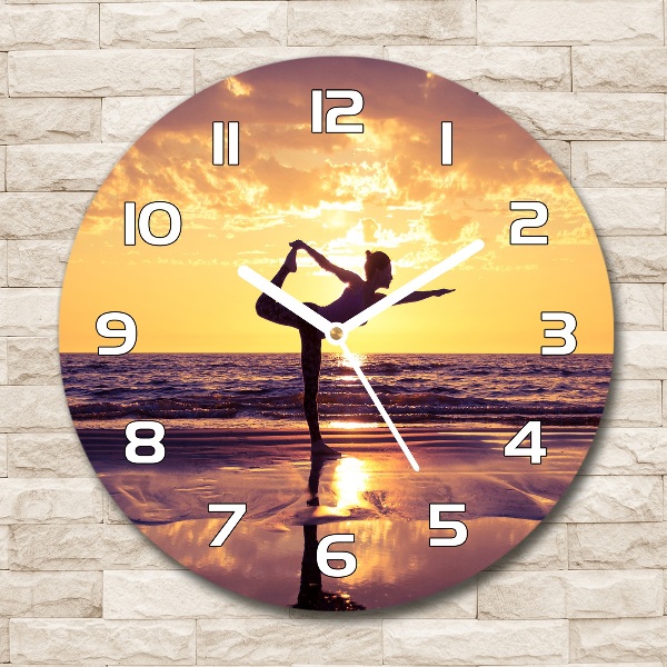 Wanduhr glas rund Yoga am Strand