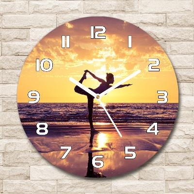 Wanduhr glas rund Yoga am Strand