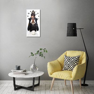 Wanduhr Frau mit Brille