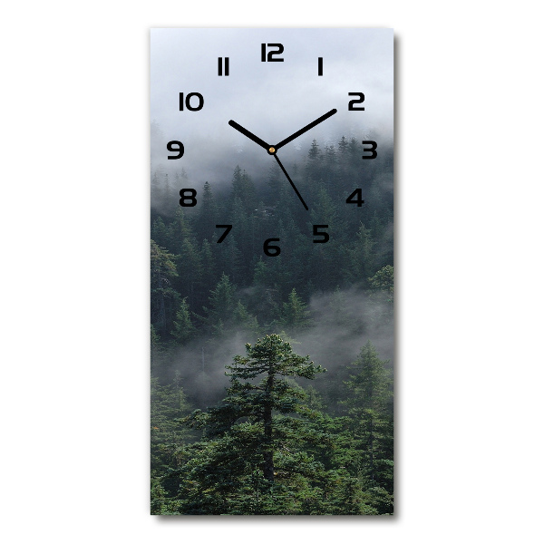 Moderne wanduhr Nebel über dem Wald