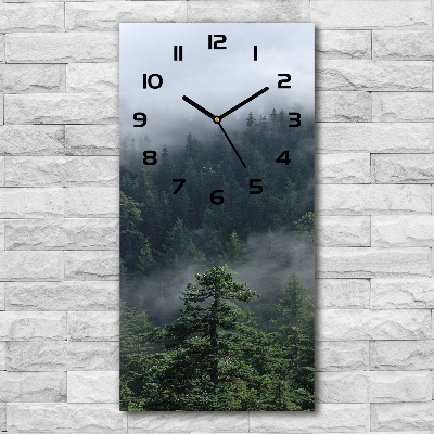 Moderne wanduhr Nebel über dem Wald