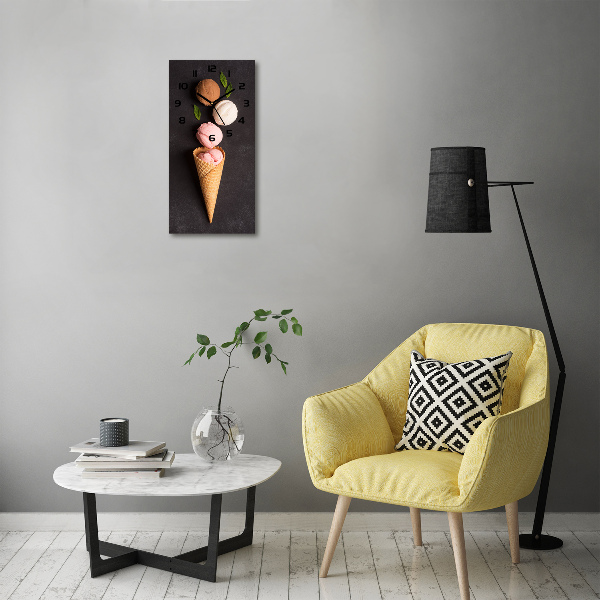 Wanduhr Eiscreme in einer Waffeltüte