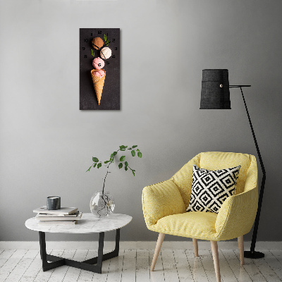 Wanduhr Eiscreme in einer Waffeltüte