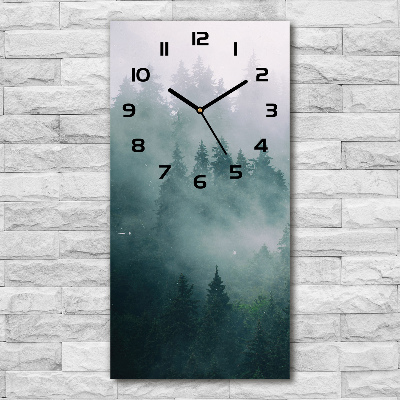 Moderne wanduhr Nebel über dem Wald