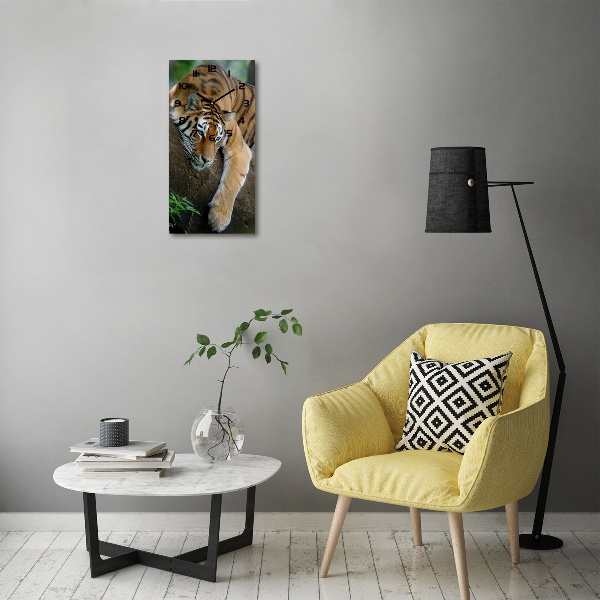 Moderne wanduhr Tiger auf einem Baum