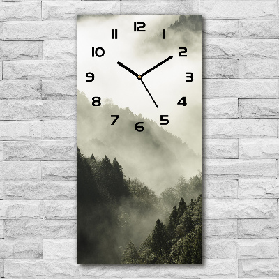 Moderne wanduhr Nebel über dem Wald