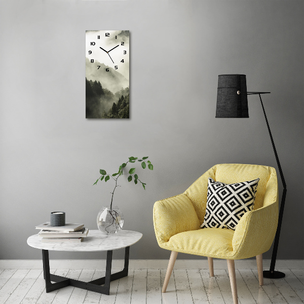 Moderne wanduhr Nebel über dem Wald