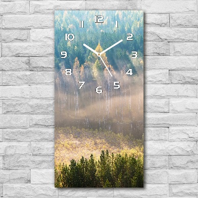 Wanduhr aus glas Nebel über dem Wald