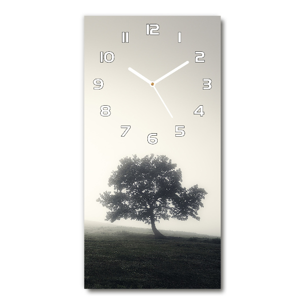 Wanduhr aus glas Baum im Nebel
