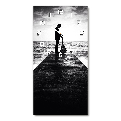 Wanduhr aus glas Gitarrist auf dem Pier